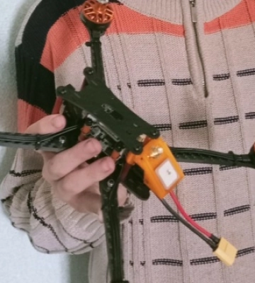 Десятирічний волонтер із Вінниччини за кошти з продажу насіння придбав дрон для ЗСУ