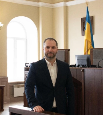 Сравнил депутата с ведьмой: в Коломые уволили секретаря горсовета