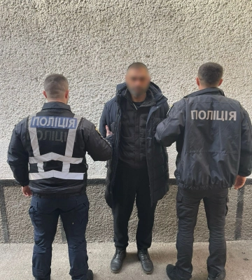 На Закарпатті поліція затримала чоловіка за підозрою у незаконному переправленні військовозобов’язаних через кордон