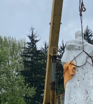 Львівщина стала першим регіоном, де демонтували радянські пам’ятники – символи тоталітарного режиму