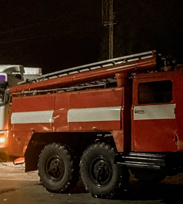 На Тернопільщині фура застрягла у кюветі
