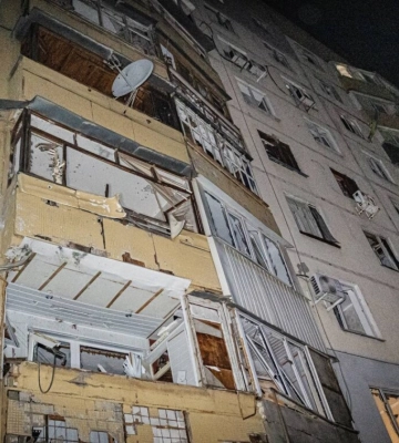 Появились фото с последствиями российской атаки на Харьков: есть пострадавшие и разрушения
