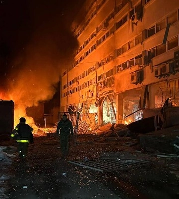Появились фото с последствиями российской атаки на Харьков: есть пострадавшие и разрушения