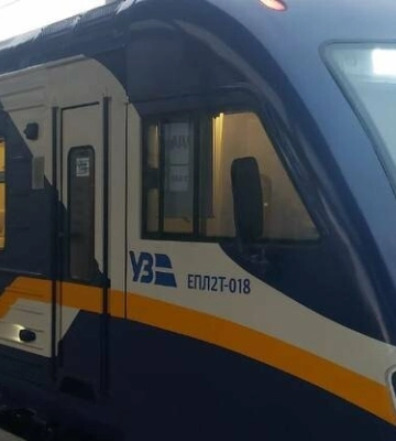 Електричка &quot;Дніпро - Кам&#039;янське&quot;: коли найбільший пасажиропотік