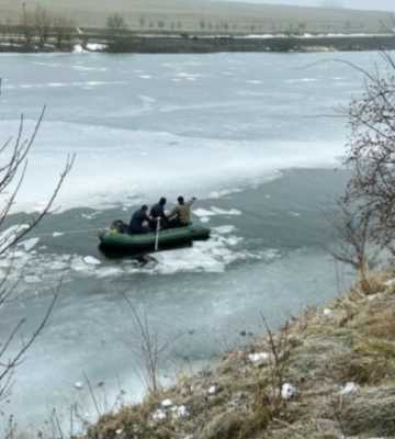 «Знімали пряму трансляцію з замерзлого ставка»: стало відомо, як загинули троє дітей на Тернопільщині (відео)