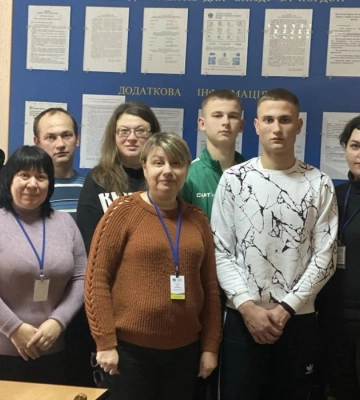 Трійнята-підлітки з Кіровоградщини отримали одночасно два паспорти
