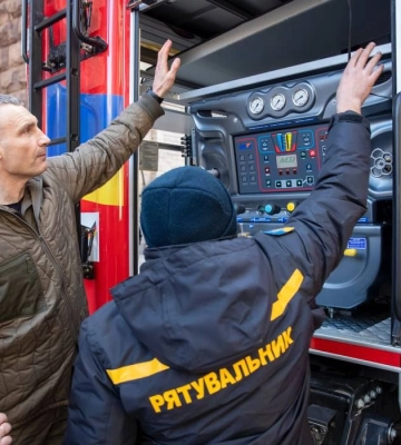 Київ отримав нову партію пожежних авто від міжнародних партнерів