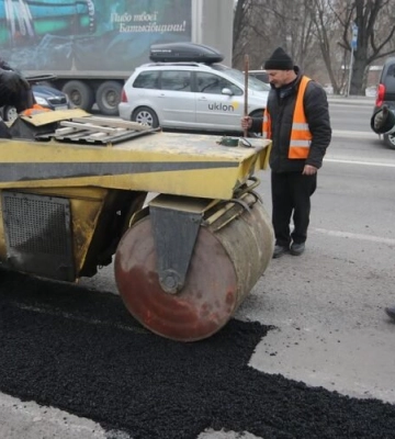 У Львові ліквідовують ямковість на дорогах