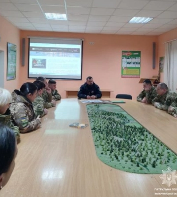 Закарпатські патрульні провели лекцію для прикордонників