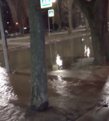 У Києві через пошкодження магістралі відключили від водопостачання 10 житлових будинків