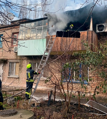 Під час пожежі у Кривому Розі вогнеборці врятували шість осіб, серед них троє дітей