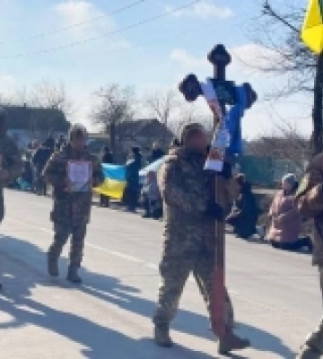 В Єланецькій громаді попрощались із захисником України