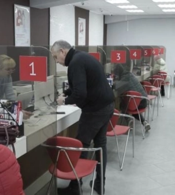 Буквально пять минут и без записи: рашисты в Мелитополе устроили предвыборный пиар в МФЦ 