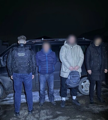 Прикордонники затримали таксі, яке везло чоловіків до Румунії в обхід пунктів пропуску