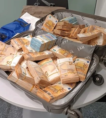 У Німеччині затримали українського пенсіонера з 500 тис. євро у валізі