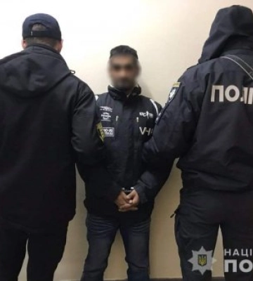 В Ужгороді поліція затримала серійного крадія, який обкрадав автомобілі громадян
