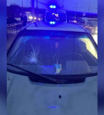 У Дніпрі на Набережній Заводській &quot;ЗАЗ&quot; збив пішохода на «зебрі»: відео моменту