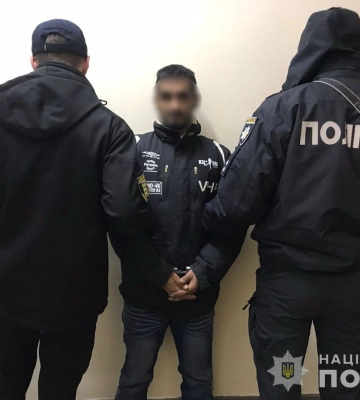В Ужгороді поліція затримала серійного крадія, який обкрадав автомобілі громадян