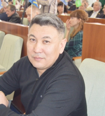 “Подарунок долі”, – черкаський депутат про свою нову автівку, придбану під час війни (ВІДЕО)
