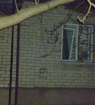 Загарбники вночі атакували село на Херсонщині КАБами, постраждало подружжя