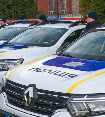 Поліція Полтавщини отримала нові автівки для роботи на звільнених територіях