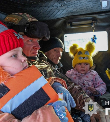 «Білі янголи» евакуювали родину з трьома малолітніми дітьми з Торецька