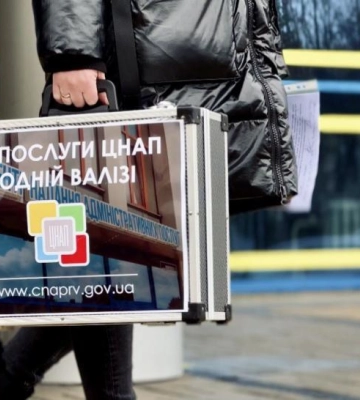 Завдяки "мобільним кейсам" жителям Рівненщини надають адмінпослуги віддалено