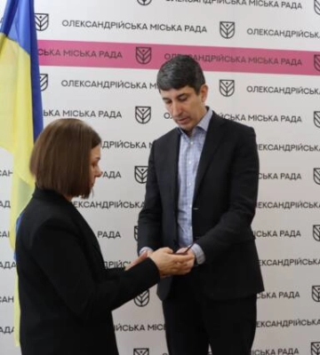 В Олександрії нагороди загиблих воїнів вручили їхнім родинам 
