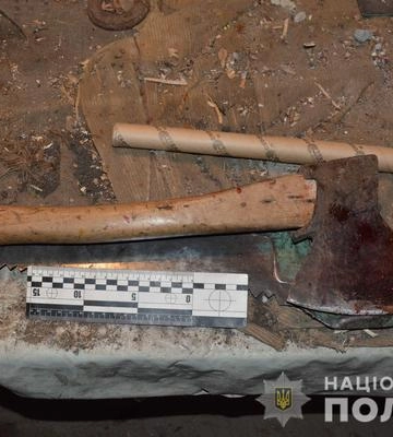 У Лозовій «месник» ледве не зарубав чоловіка сокирою