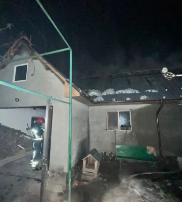 На Хустщині ліквідували пожежу в надвірній споруді