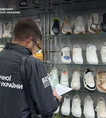 На Одещині викрито мережу з продажу підробленого взуття відомих брендів