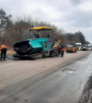 На південному під’їзді до Костополя проводять ямковий ремонт