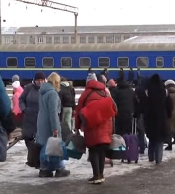 Дітей примусово вивозять із трьох громад: евакуація на Дніпропетровщині — кого торкнеться