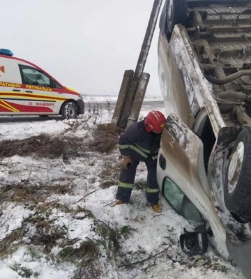 На Волині рейсовий автобус злетів у кювет, постраждала жінка