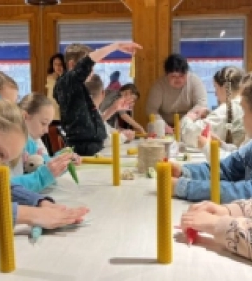 В Ужгороді провели майстер-клас з виготовлення Стрітенських свічок