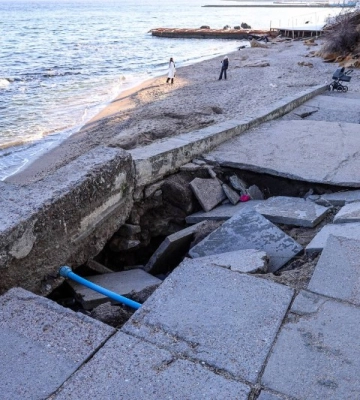 В одеській Аркадії руйнується спуск на пляж