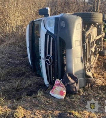 На Волині рейсовий автобус з&#039;їхав у кювет і перекинувся - є травмована