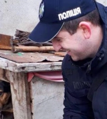В Одесской области 12-летняя девочка резала лезвием собаку