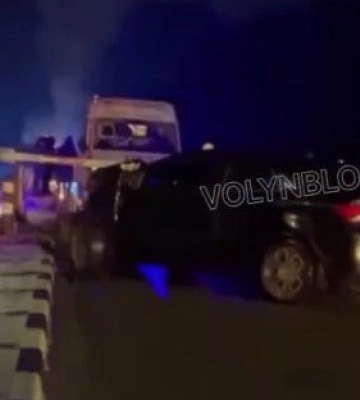 Утворився великий затор: на залізничному переїзді у Луцькому районі – серйозна ДТП (відео)