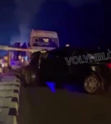 Утворився великий затор: на залізничному переїзді у Луцькому районі – серйозна ДТП (відео)