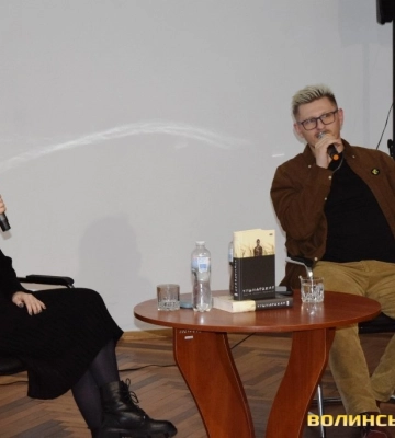 Про стосунки, війну, ПТСР та страхи родом з дитинства: у Луцьку фронтмен «Фіолету» Сергій Мартинюк презентував свій роман&amp;hellip;