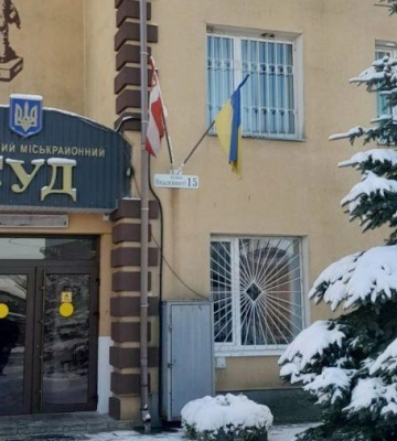 На Волині вже третій рік розглядають справу сексуального насильника, який перебуває під домашнім арештом