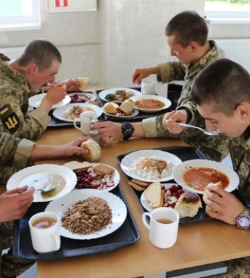 Шокирующие факты: военным снова хотели сбыть тонны испорченных продуктов Шокирующие факты: военным снова хотели сбыть тонны испорченных продуктов