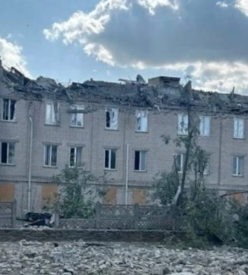 Росіяни скинули вибухівку на жителя Берислава: чоловіка доставлено до лікарні