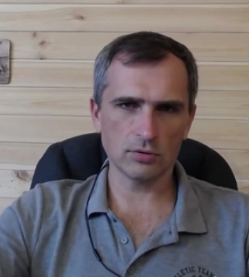 Проросійського блогера Подоляку заочно засудили до 15 років тюрми