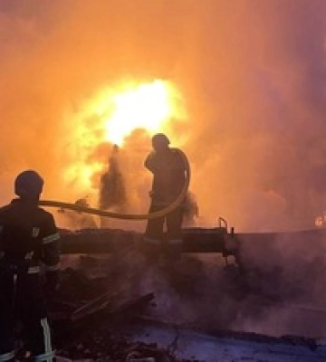 В Полтавской области вспыхнул сильный пожар на месте прилета российских ракет: фото