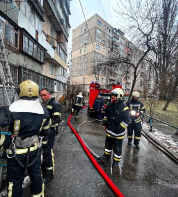 У Дніпровському районі внаслідок пожежі у квартирі загинула жінка (ФОТО)