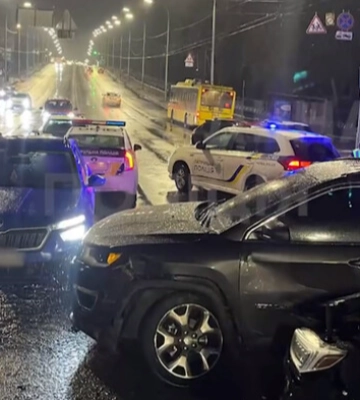 У столиці п&amp;#039;яна кермувальниця з дитиною в авто скоїла три ДТП та втікала від поліції