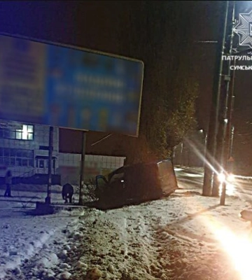 У Сумах водійка врізалася в бігборд