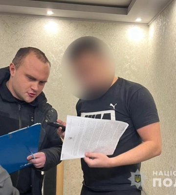 Сумські поліцейські повідомили про підозру трьом чоловікам, які скоїли грабіж